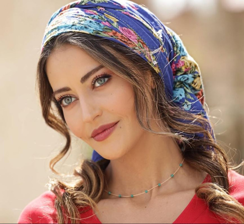 Best Model Şampiyonu Tuğba Melis Türk Umre'de duygusal anını paylaştı: Babaannesinin başörtüsünü takınca! - Resim : 1