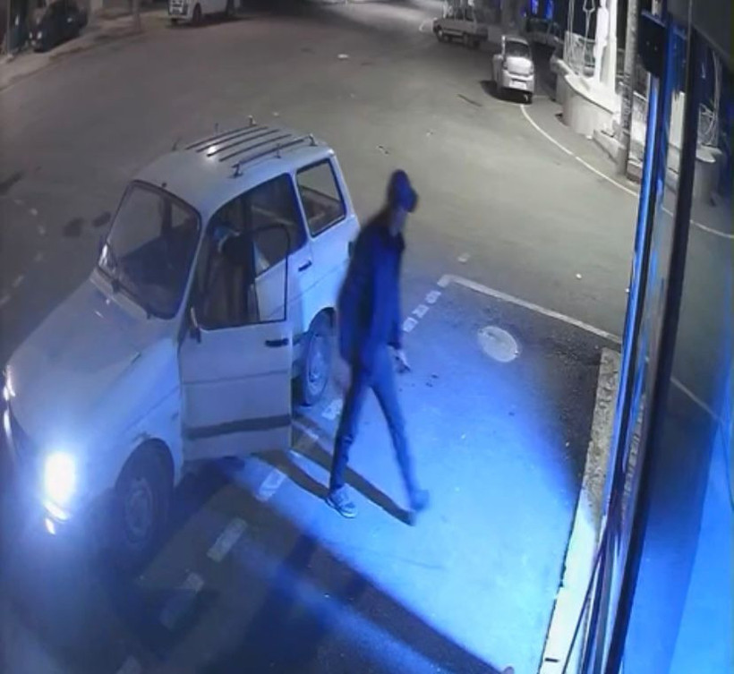 Yanmış otomobilin yanında başsız ceset bulundu... Kan donduran olay - Resim : 2