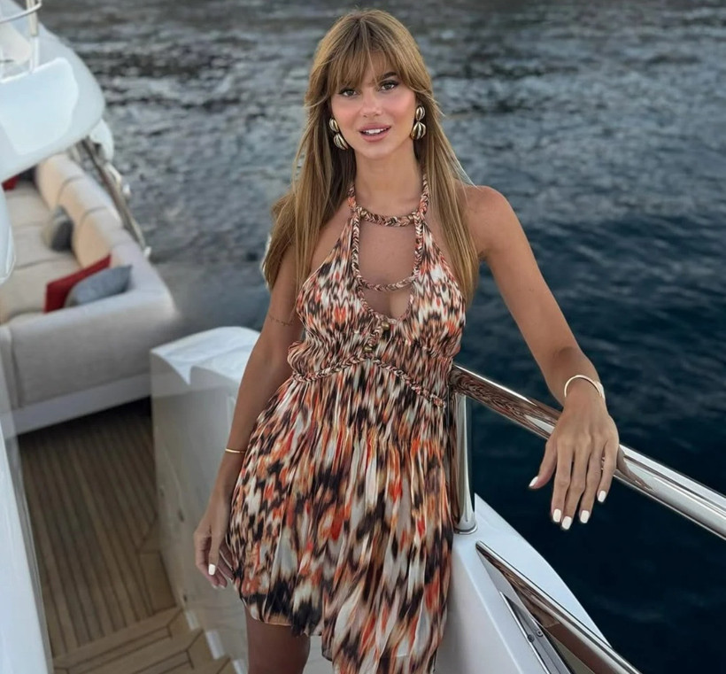 Nazlı Sabancı kıyafetlerini satışa çıkardı - Resim : 1