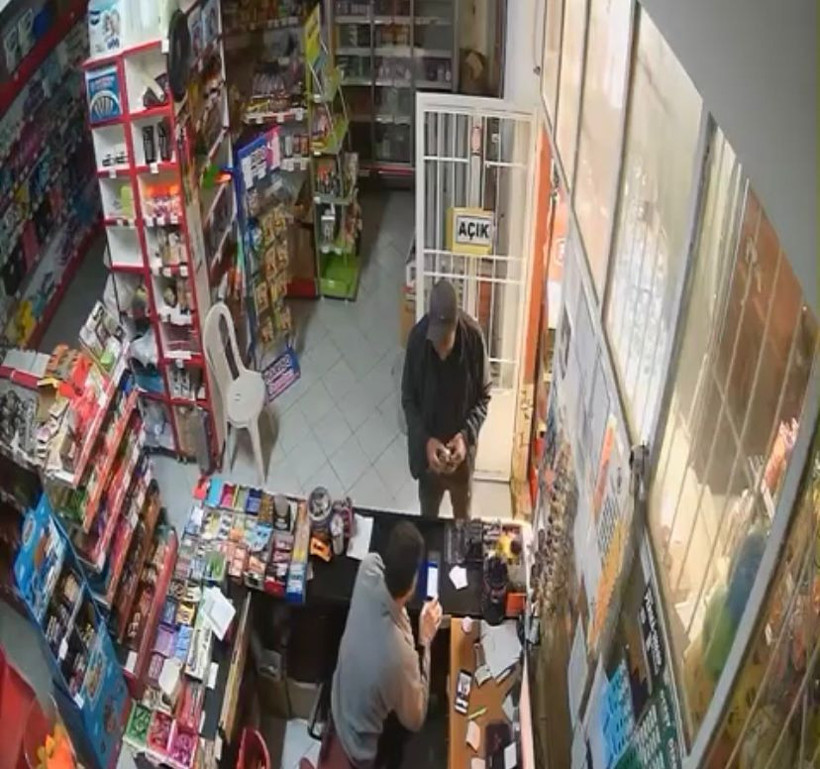 Yanmış otomobilin yanında başsız ceset bulundu... Kan donduran olay - Resim : 3