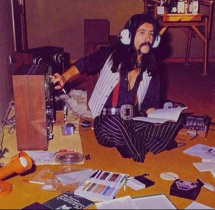 Türk Müziği’nin dev ismi Barış Manço’nun hiç görmediğiniz çocukluk karesi olay oldu! 7'den 77'ye herkesin sevgilisiydi - Resim: 42