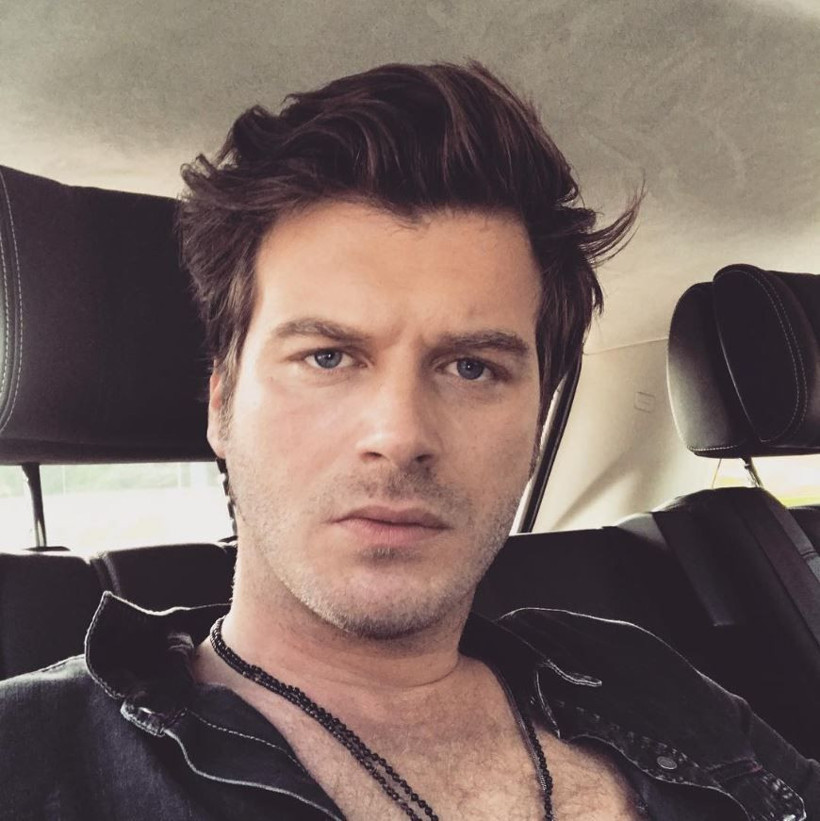 Bu maviş gözlü sarışın minik çocuk kim? Görenler tanımadı: Türkiye’nin en iyi erkek oyuncularından biri - Resim: 23