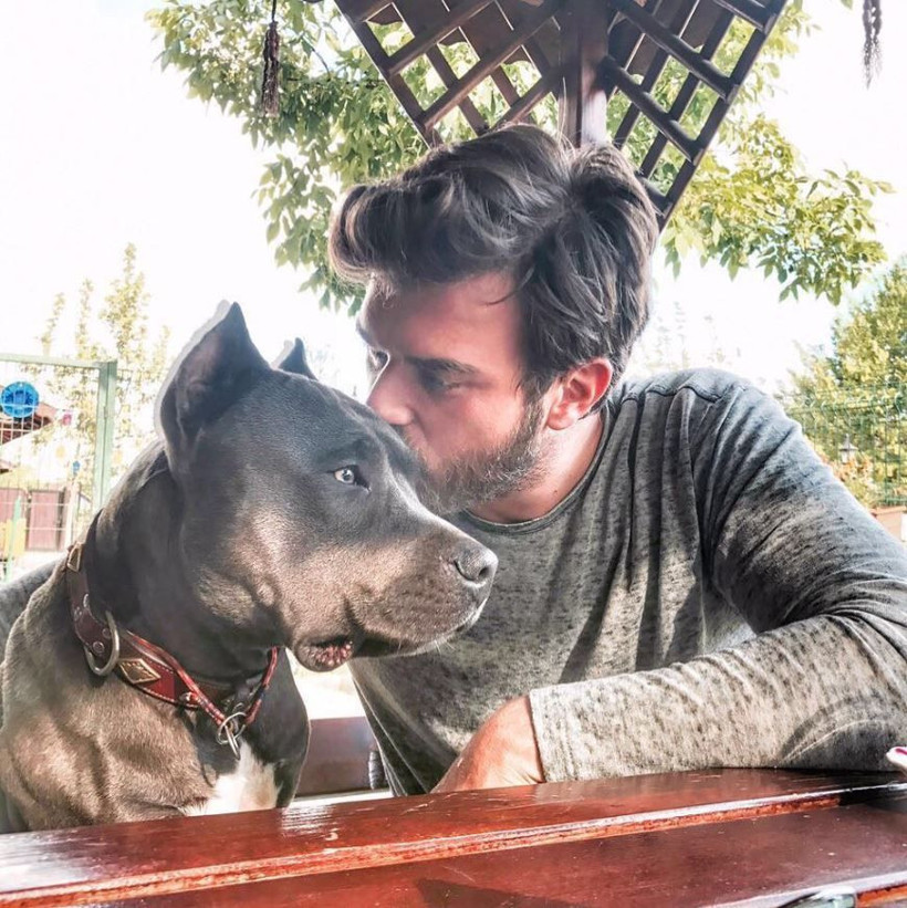 Bu maviş gözlü sarışın minik çocuk kim? Görenler tanımadı: Türkiye’nin en iyi erkek oyuncularından biri - Resim: 27