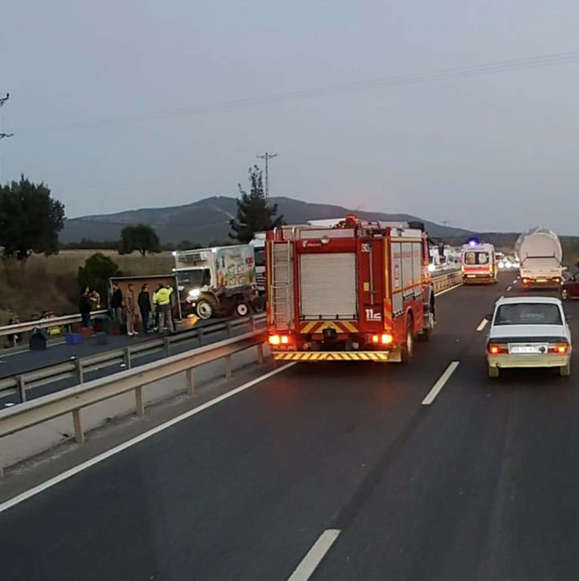 Zeytin yolunda facia! 4 araç birbirine girdi: 1 ölü, 2'si ağır 8 yaralı - Resim : 2