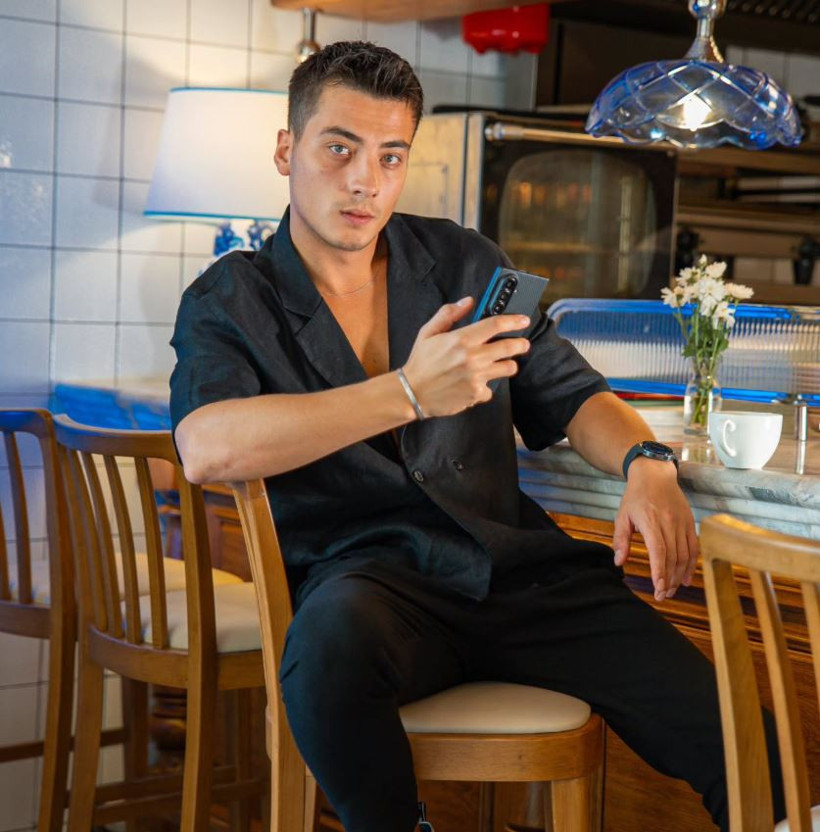 Uzak Şehir'in Kaya'sı Atakan Özkaya’nın baba özlemi yürekleri yaktı! O not herkesi ağlattı - Resim : 15