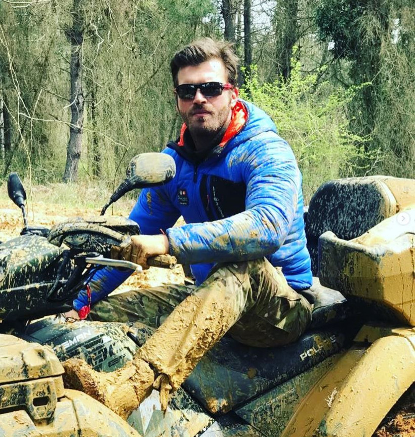 Bu maviş gözlü sarışın minik çocuk kim? Görenler tanımadı: Türkiye’nin en iyi erkek oyuncularından biri - Resim: 28