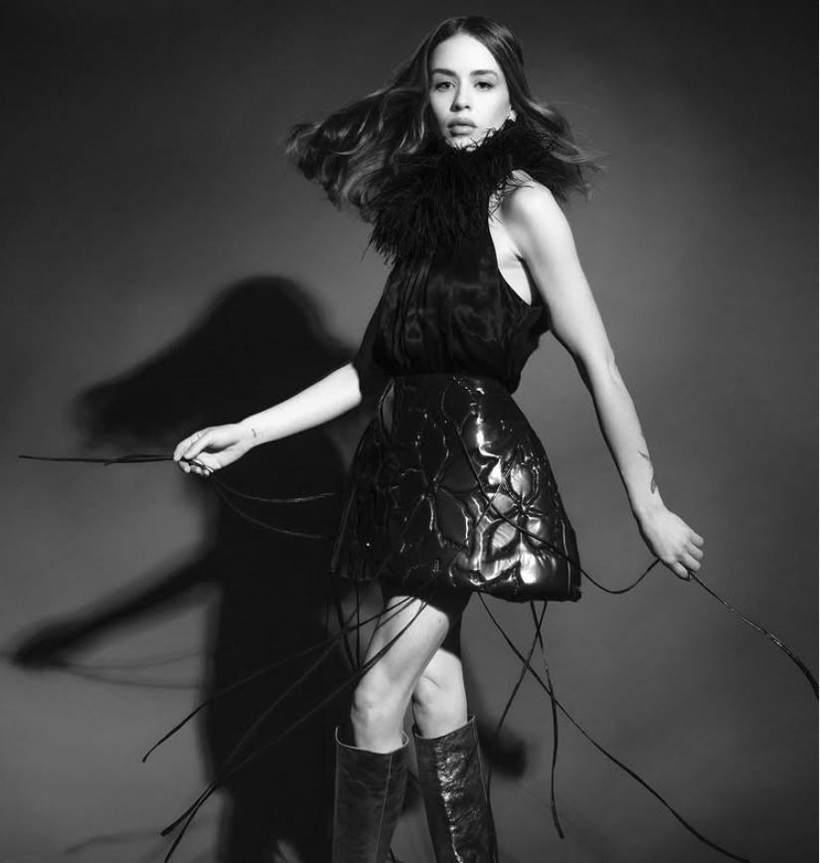 Alemin Kıralı’nın Ahsen’i Yağmur Ün açtı ağzını yumdu gözünü: Oklar yine Evrim Akın’da! - Resim : 24