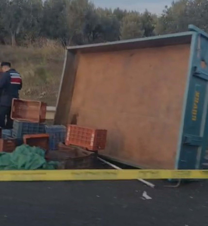 Zeytin yolunda facia! 4 araç birbirine girdi: 1 ölü, 2'si ağır 8 yaralı - Resim : 5