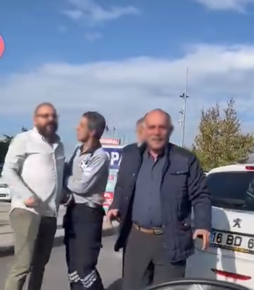 Bursa'da 'yol verme' tartışması kamerada - Resim : 3