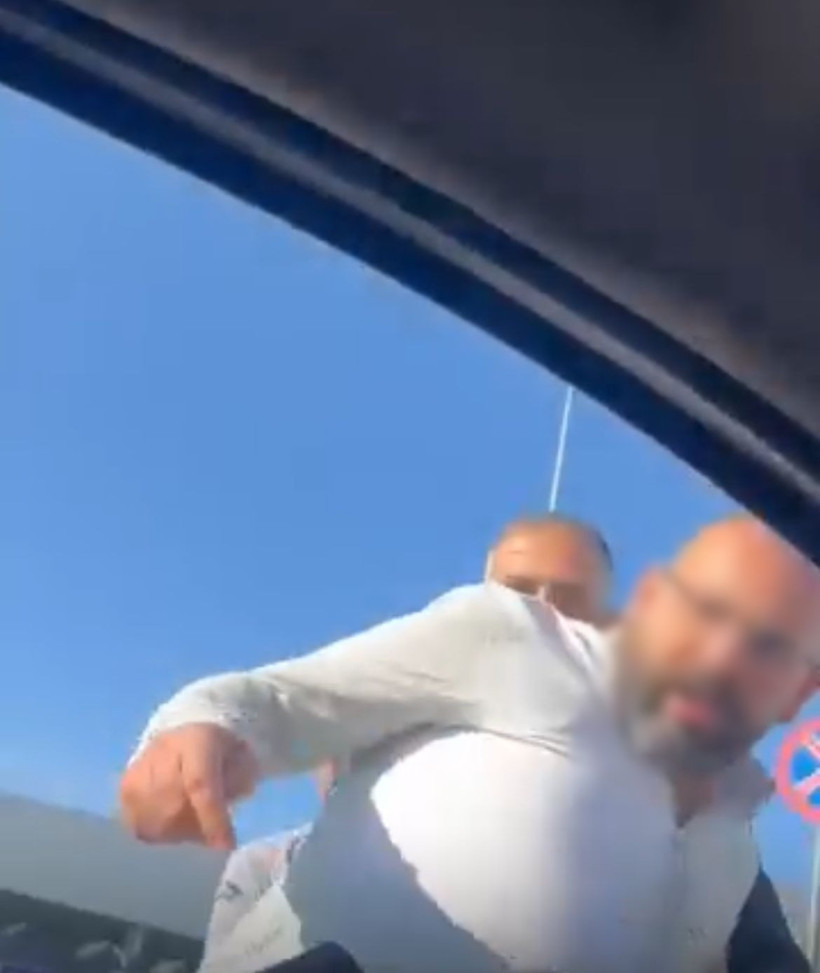 Bursa'da 'yol verme' tartışması kamerada - Resim : 2