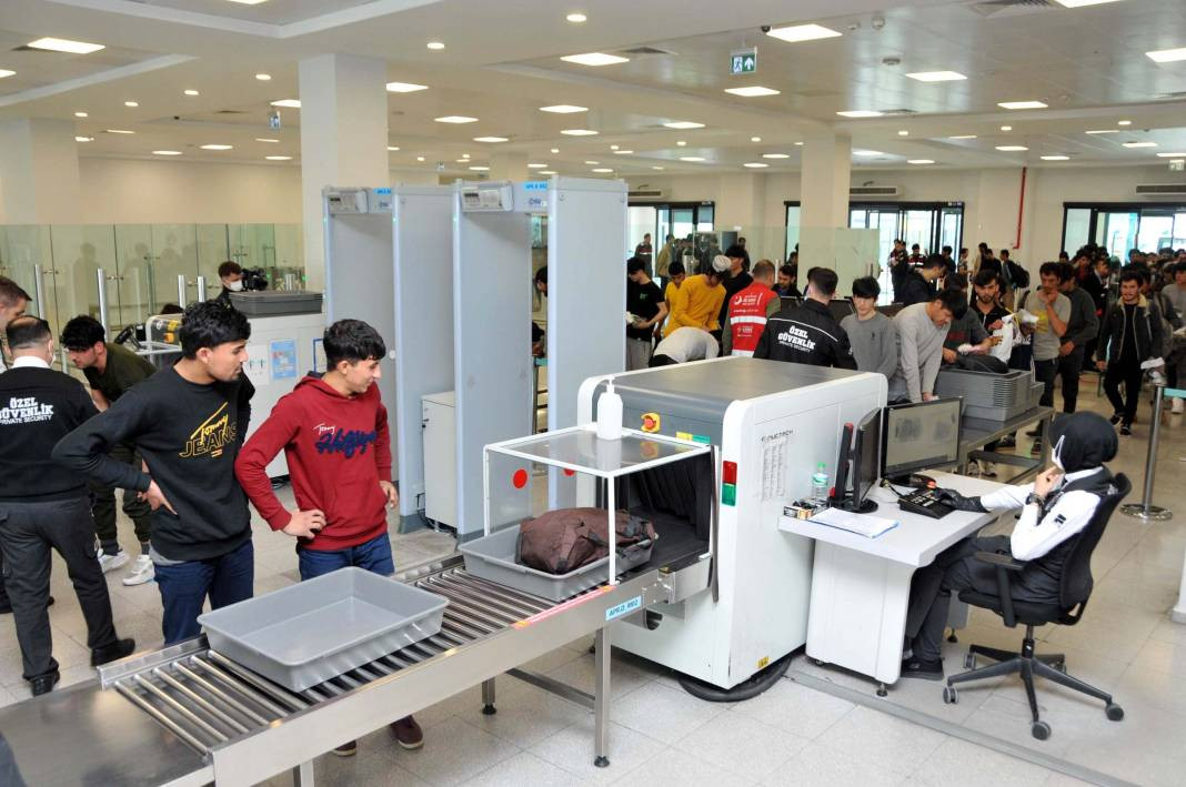 138 kaçak Afgan sınır dışı edildi - Resim: 8