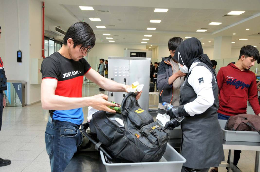 138 kaçak Afgan sınır dışı edildi - Resim: 7