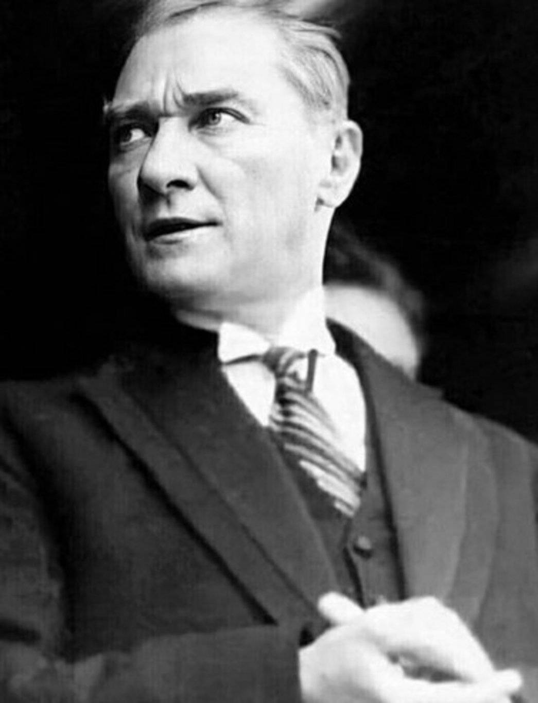 Ünlülerden 19 Mayıs paylaşımları - Resim: 9