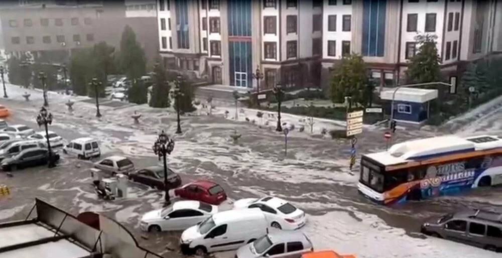 Ankara sular altında kaldı - Resim: 6