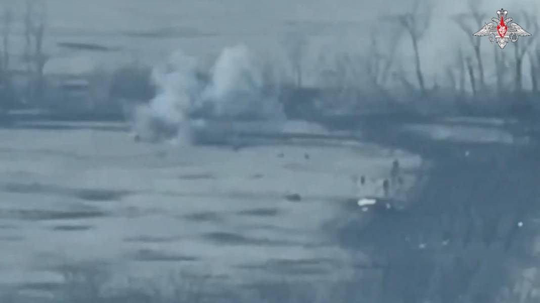 Rusya, Ukrayna mevzilerini obüslerle vurdu - Resim: 3