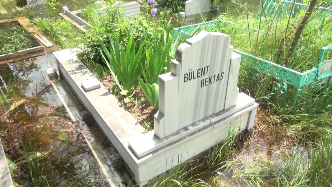 Baraj taştı, mezarlık suya gömüldü! Kurban Bayramı önce yürek yakan manzara - Resim: 1