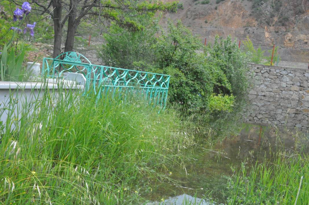Baraj taştı, mezarlık suya gömüldü! Kurban Bayramı önce yürek yakan manzara - Resim: 12