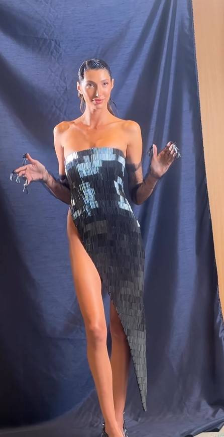 Şevval Şahin’in dekoltesine bakan bir daha baktı. Rezillik diyen de var dünya standartında diyen de - Resim: 7