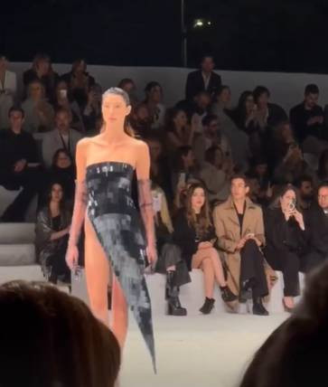 Şevval Şahin’in dekoltesine bakan bir daha baktı. Rezillik diyen de var dünya standartında diyen de - Resim: 3