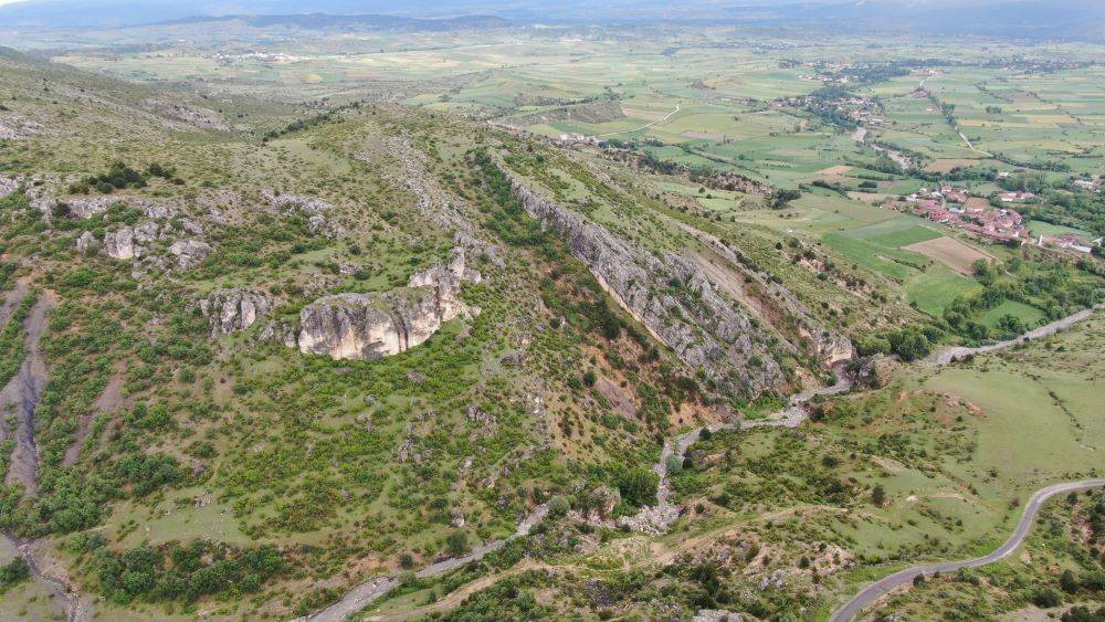 Kastamonu’da 2 bin 700 yıllık kaya mezarlık yok olmak üzere - Resim: 11
