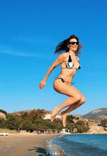 Bikini giyen Serenay Sarıkaya havaya sıçradı fotoğrafçının kalbi duruyordu - Resim: 6