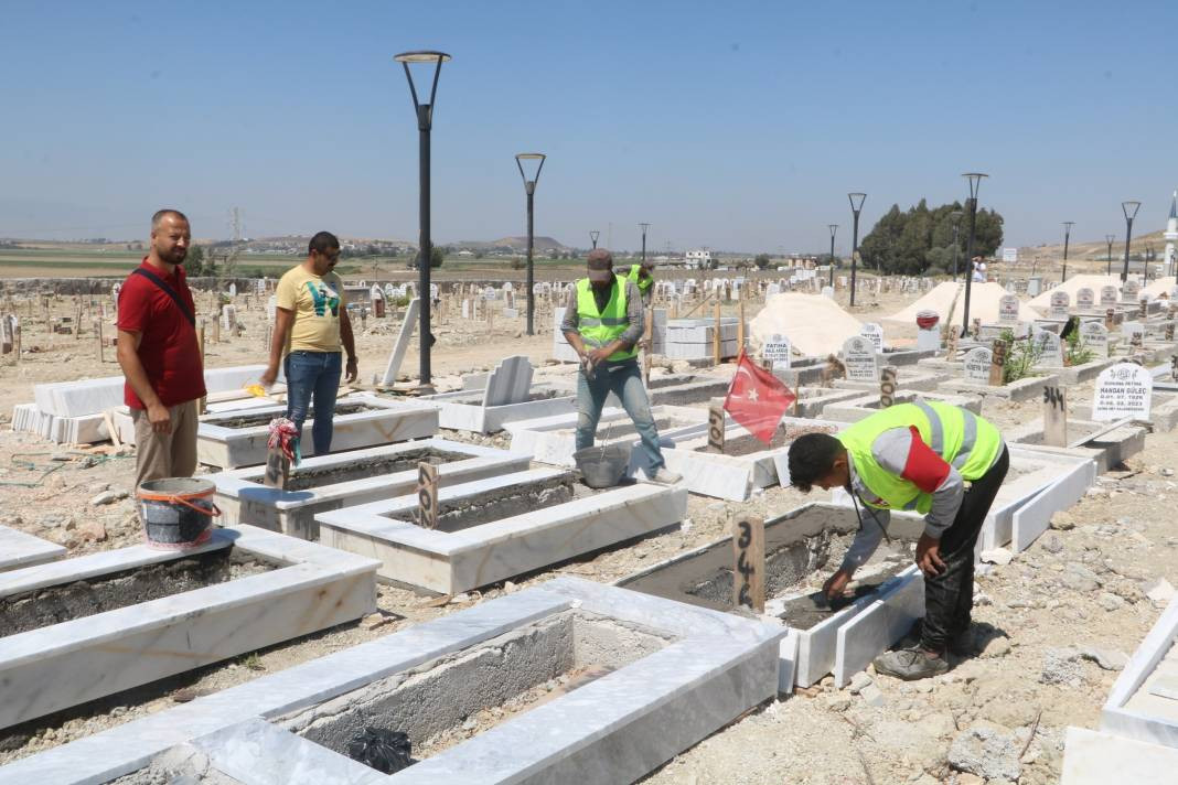 Deprem mezarlığında 100 kabirde kimlik belirleme çalışması sürüyor - Resim: 4