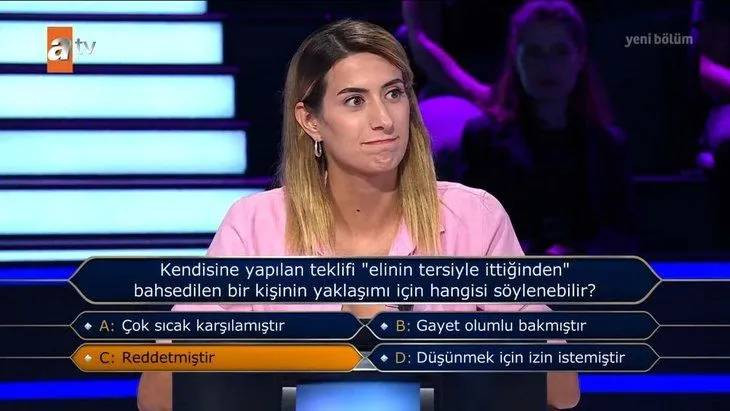 Milyoner yarışmasında seyirciler yanlış yönlendirdi. Verdikleri cevapla genç kızı elettirdiler - Resim: 2