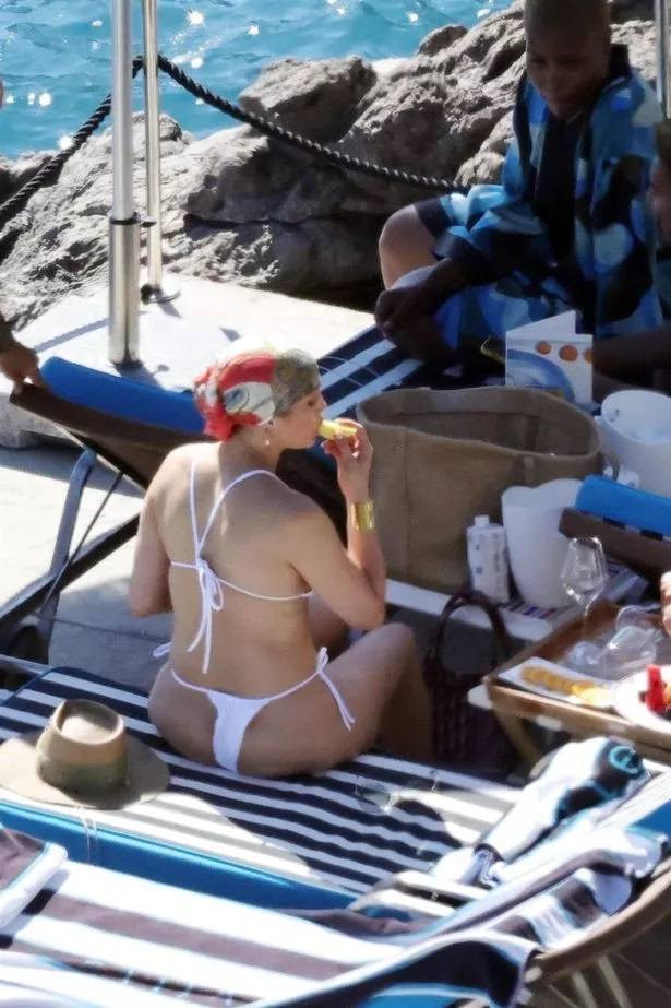 54’lük Jennifer Lopez giydiği mayo ile şov yaptı - Resim: 3