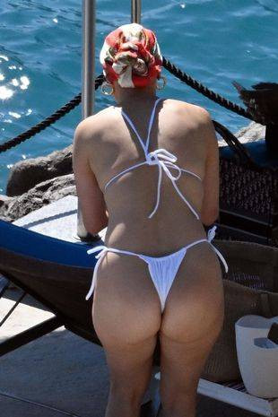 54’lük Jennifer Lopez giydiği mayo ile şov yaptı - Resim: 2