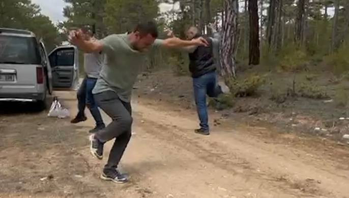 Köylülerin dağdan topladığı ürünün kilosu 3 bin TL. 5 kilo bulunca sevinçten zeybek oynadılar - Resim: 9