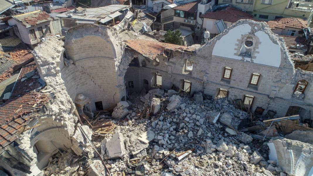 Hatay’da depremde 16 kilise hasar gördü - Resim: 2
