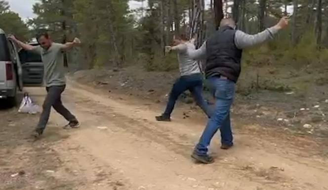 Köylülerin dağdan topladığı ürünün kilosu 3 bin TL. 5 kilo bulunca sevinçten zeybek oynadılar - Resim: 3