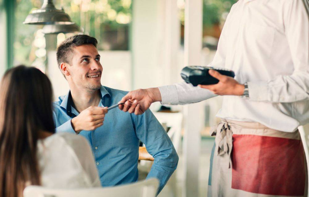 Arkadaşının kötü olduğunu nasıl anlarsın? Bu özelliklere sahipse arkanıza bakmadan kaçın - Resim: 8