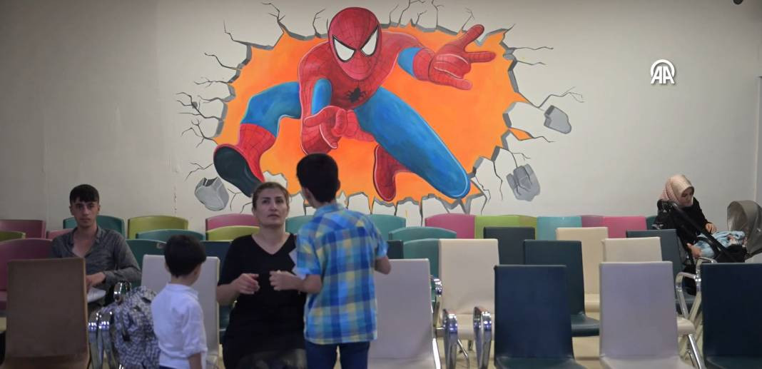 Hastanenin engelli temizlik görevlisi yaptığı resimlerle dikkat çekti. Resim öğretmeni oldu - Resim: 15