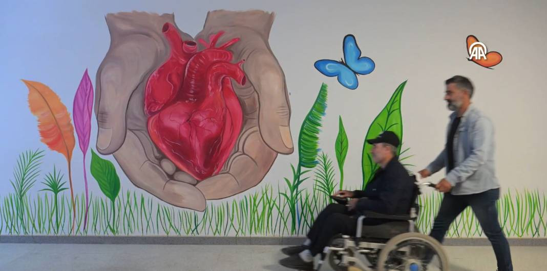 Hastanenin engelli temizlik görevlisi yaptığı resimlerle dikkat çekti. Resim öğretmeni oldu - Resim: 2