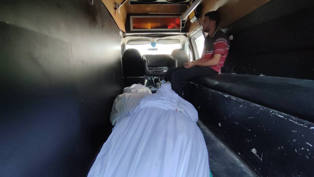 Gazze'deki yaralı siviller Şifa Hastanesi'nde yaşam savaşı veriyor - Resim: 3