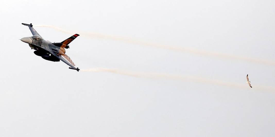 Trabzon'da SOLOTÜRK'ten 100'üncü yıl uçuşu - Resim: 10