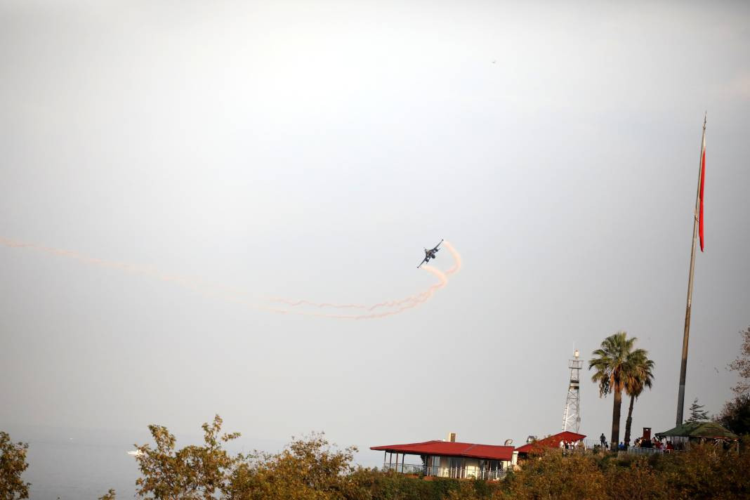 Trabzon'da SOLOTÜRK'ten 100'üncü yıl uçuşu - Resim: 1