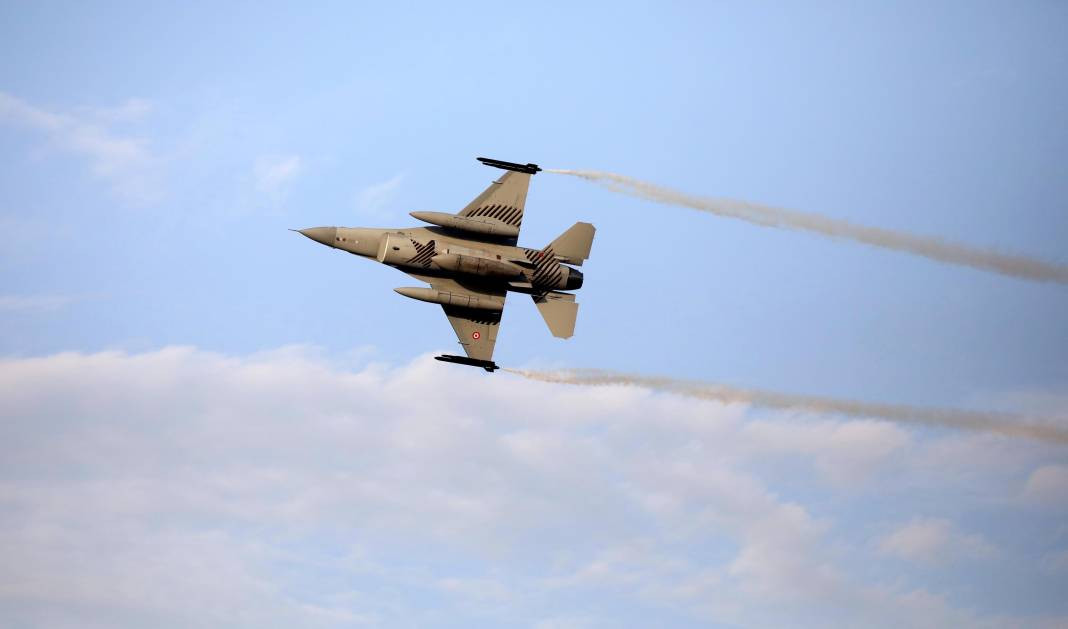 Trabzon'da SOLOTÜRK'ten 100'üncü yıl uçuşu - Resim: 5