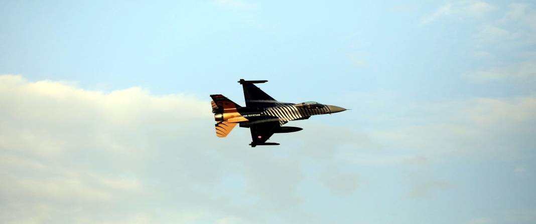 Trabzon'da SOLOTÜRK'ten 100'üncü yıl uçuşu - Resim: 4