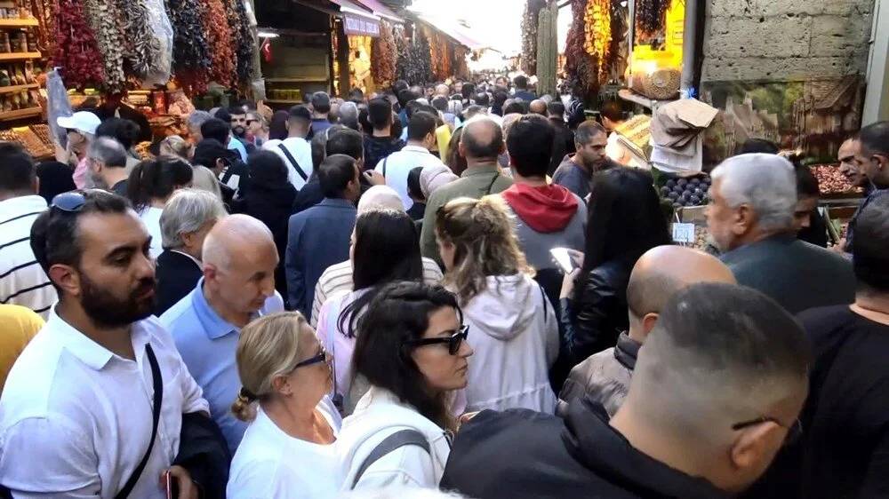 Eminönü’nde insan seli - Resim: 6