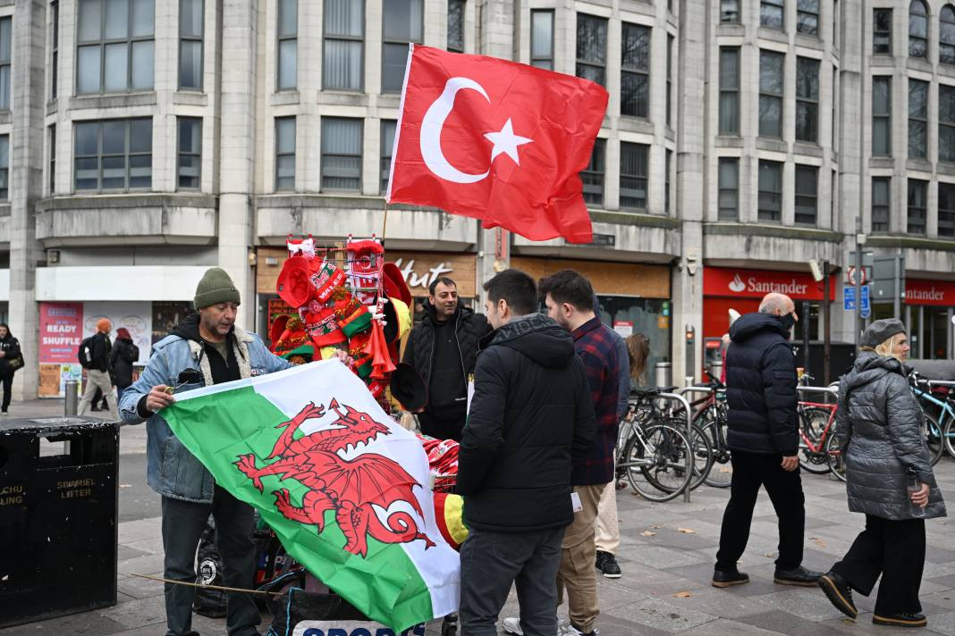 Bir avuç Türk Galler'i salladı. Milli Takımı ayağa kaldırdı 35 bin kişilik Cardiff Stadı'nı 'Türkiye Türkiye' diye inlettiler - Resim: 1