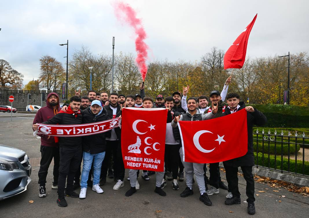 Bir avuç Türk Galler'i salladı. Milli Takımı ayağa kaldırdı 35 bin kişilik Cardiff Stadı'nı 'Türkiye Türkiye' diye inlettiler - Resim: 3