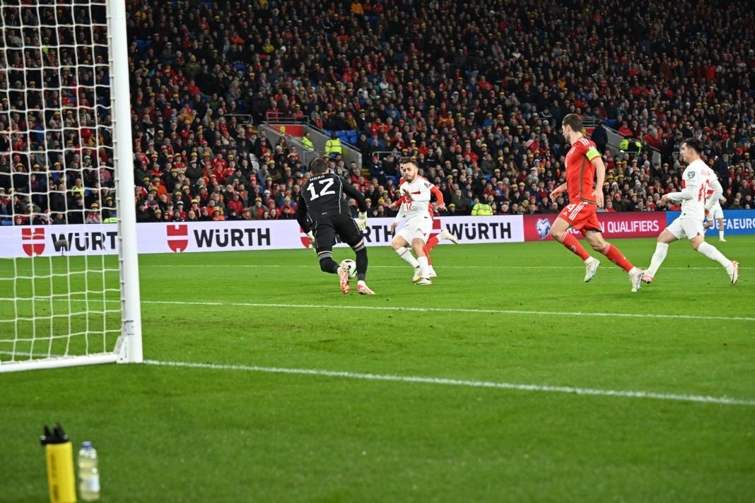 Bir avuç Türk Galler'i salladı. Milli Takımı ayağa kaldırdı 35 bin kişilik Cardiff Stadı'nı 'Türkiye Türkiye' diye inlettiler - Resim: 19