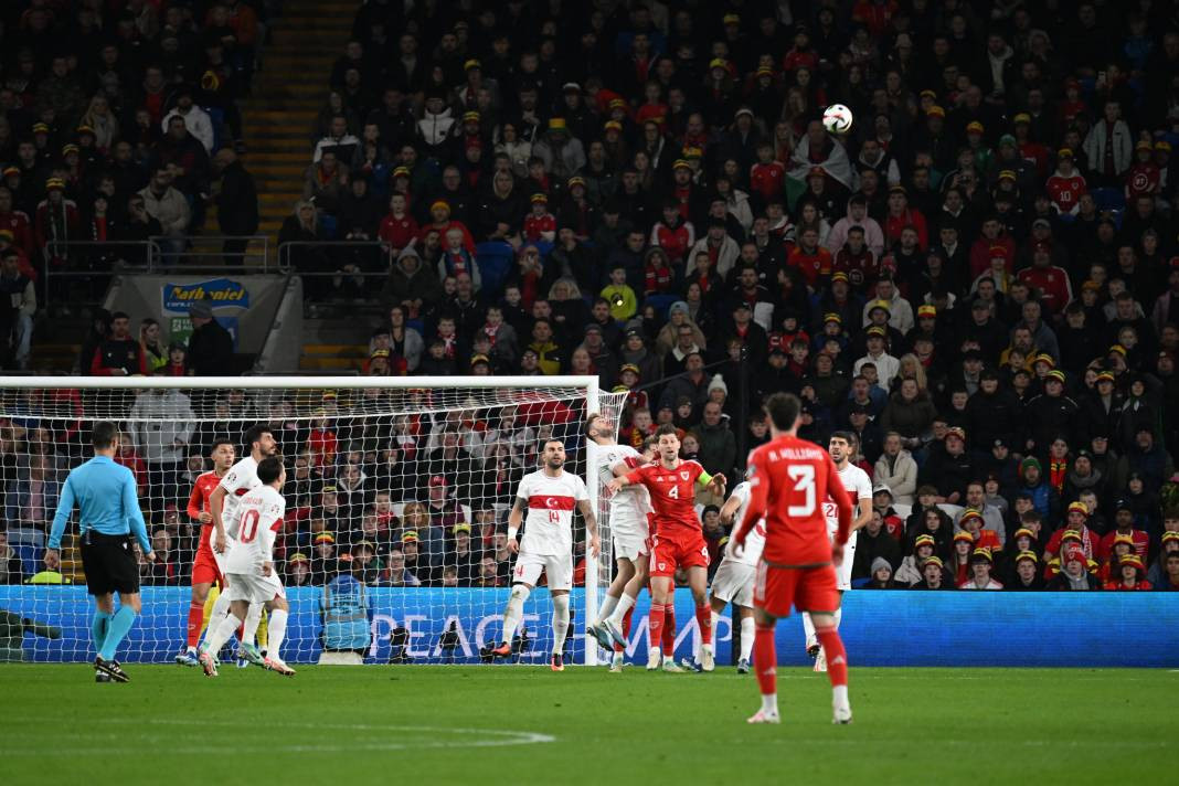 Bir avuç Türk Galler'i salladı. Milli Takımı ayağa kaldırdı 35 bin kişilik Cardiff Stadı'nı 'Türkiye Türkiye' diye inlettiler - Resim: 18