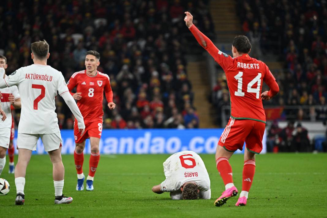 Bir avuç Türk Galler'i salladı. Milli Takımı ayağa kaldırdı 35 bin kişilik Cardiff Stadı'nı 'Türkiye Türkiye' diye inlettiler - Resim: 20