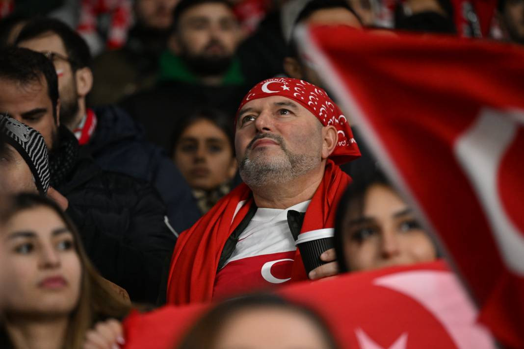 Bir avuç Türk Galler'i salladı. Milli Takımı ayağa kaldırdı 35 bin kişilik Cardiff Stadı'nı 'Türkiye Türkiye' diye inlettiler - Resim: 11