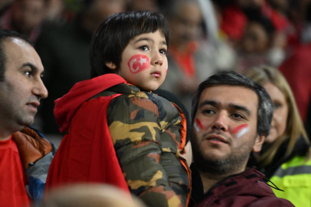 Bir avuç Türk Galler'i salladı. Milli Takımı ayağa kaldırdı 35 bin kişilik Cardiff Stadı'nı 'Türkiye Türkiye' diye inlettiler - Resim: 7