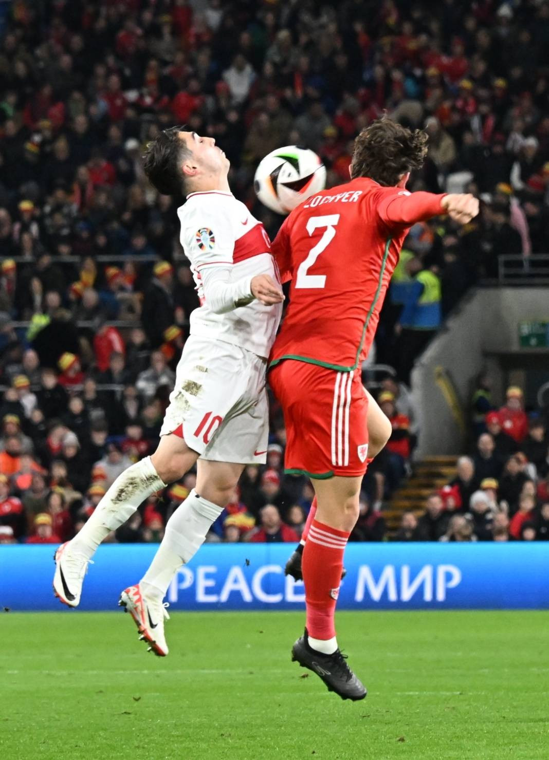 Bir avuç Türk Galler'i salladı. Milli Takımı ayağa kaldırdı 35 bin kişilik Cardiff Stadı'nı 'Türkiye Türkiye' diye inlettiler - Resim: 15