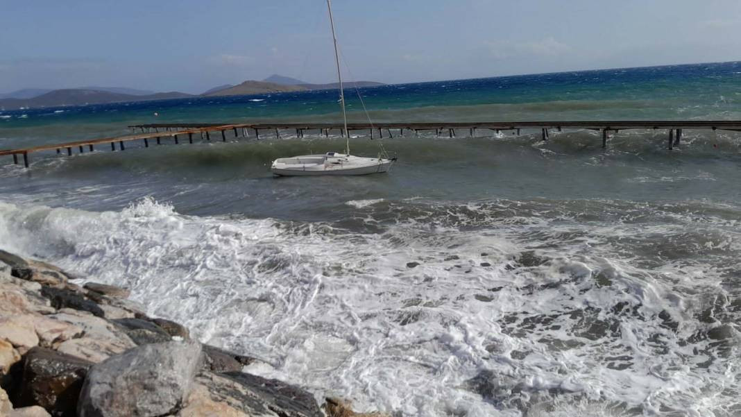 Bodrum'da fırtına 2 tekneyi parçaladı - Resim: 7